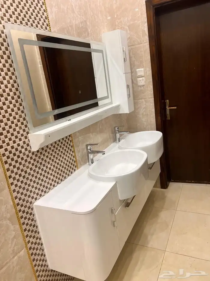 شقة للايجار راكب مطبخ فيه خمس غرف بالبيعه 8