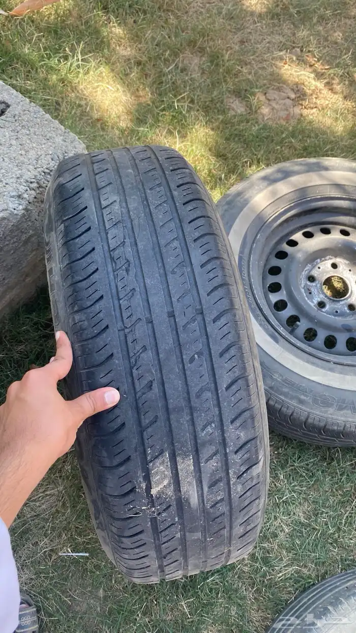 للبيع جنوط هايلوكس بكفرات خط 2