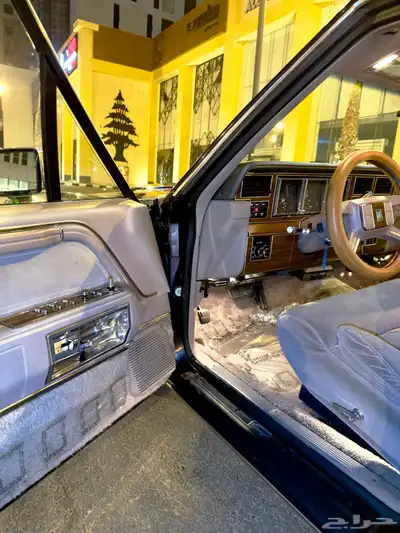 لينكون تاون كار كلاسيك 1988 7