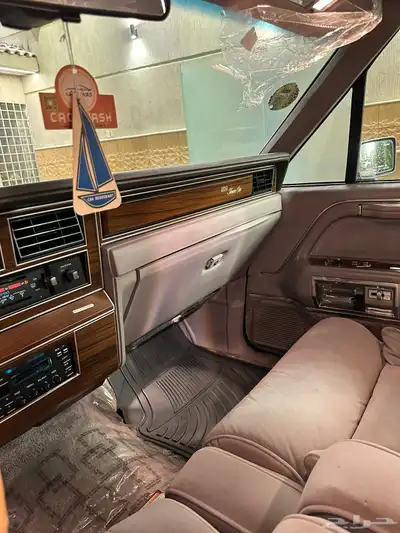 لينكون تاون كار كلاسيك 1988 8