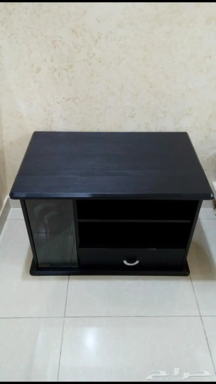 طاوله تلفزيون مقاس وسط بحاله ممتازه 0