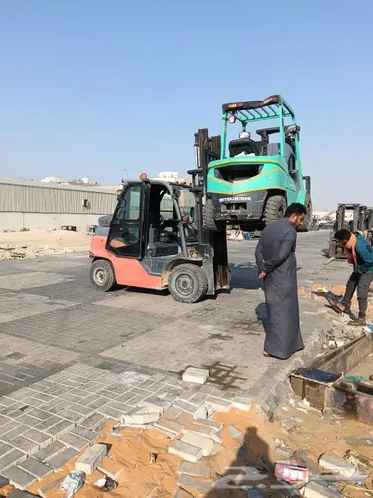 تااجير رافعات شوكيه وسيزلف ومان لفت 1