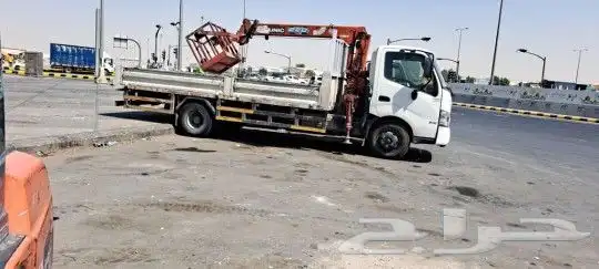 إيجار رافعات شوكيه وكرينات جميع الاحجام إيجار شهري أسبوعي يو 4
