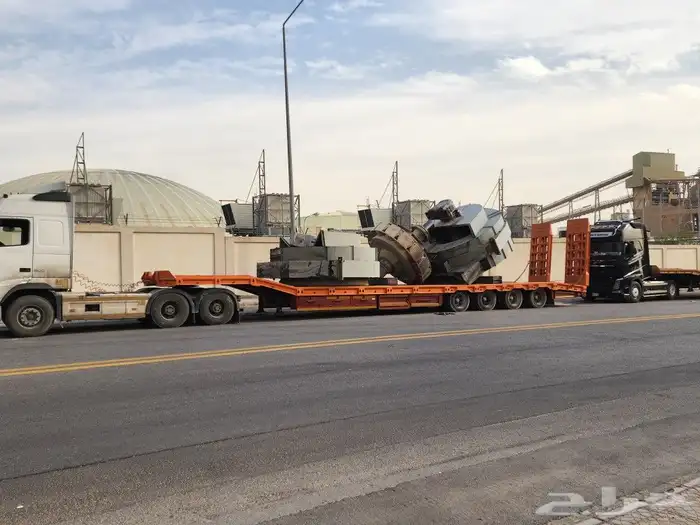لوبد في تبوك لنقل المعدات والسيارات إلى جميع أنحاء المملكة 0