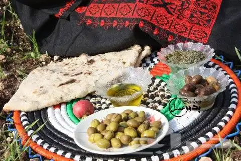 زيت زيتون فلسطيني معصور على البارد جديد الموسم لكل المناطق 8