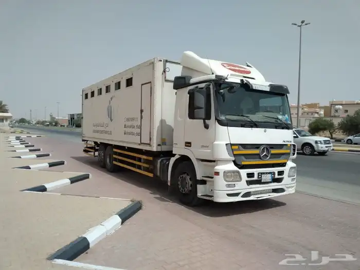 متاح شاحنات نقل خيل 8 راس لنقل الخيل 1