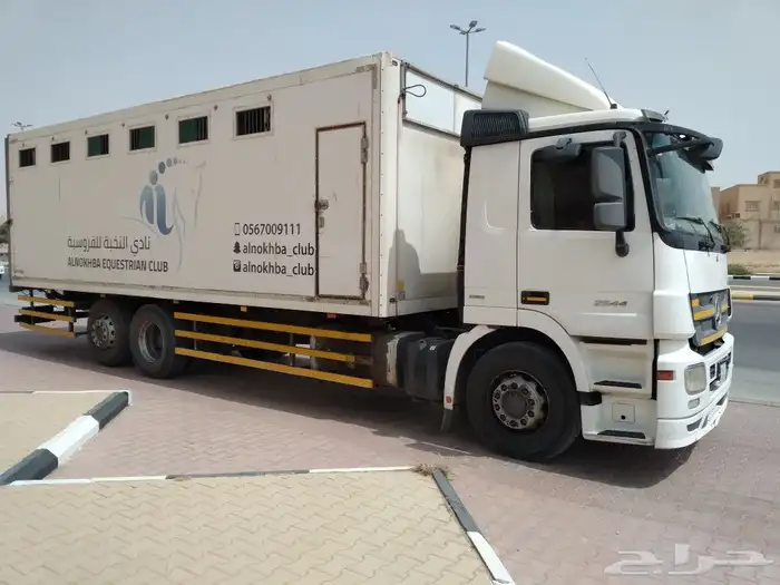 متاح شاحنات نقل خيل 8 راس لنقل الخيل 2