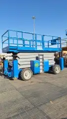 سقالات كهربائية للإيجار اليومي والشهري scissor lift for rent 9