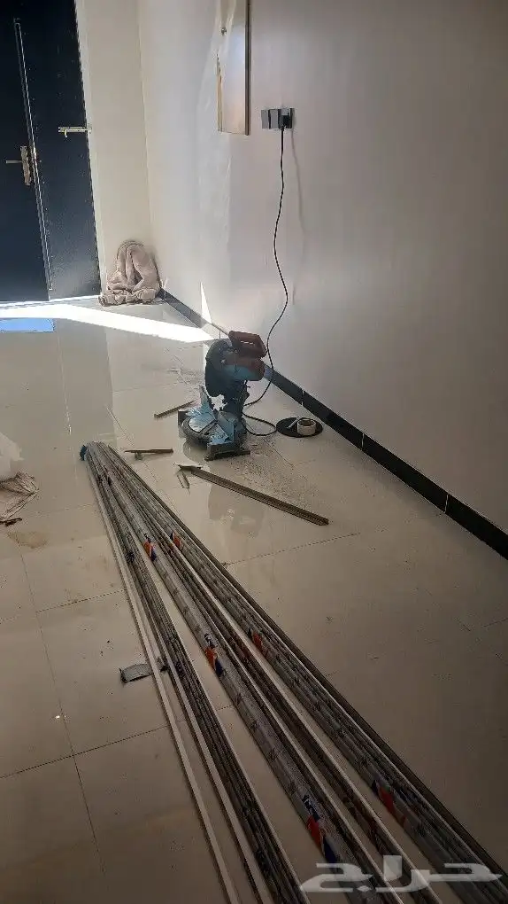 ديكور زوايا تجميليه استيل منها الذهبى والفضى والفوم بأشكال 0