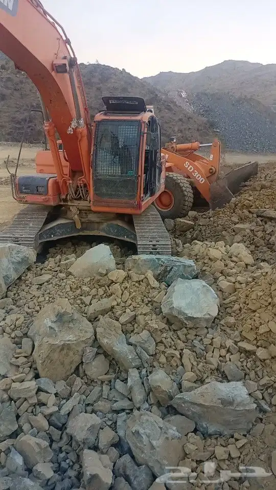 بوكلين للئجار اليومي او بساعه قص الاراضي والهدم وترحيل الدفا 4