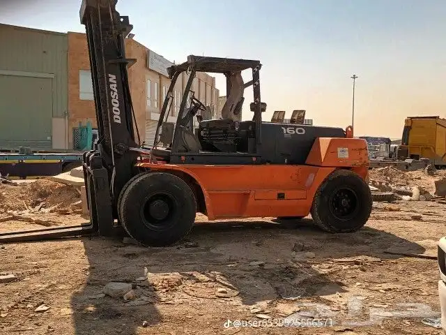 إيجار رافعات شوكيه وكرينات جميع الاحجام إيجار شهري أسبوعي يو 4