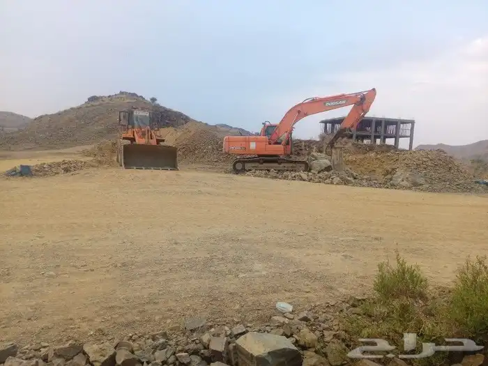 بوكلين للئجار اليومي او بساعه قص الاراضي والهدم وترحيل الدفا 6