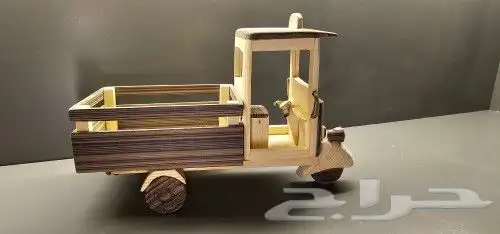 مجسم خشبي للتوكتوك 1