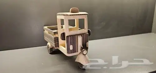 مجسم خشبي للتوكتوك 0
