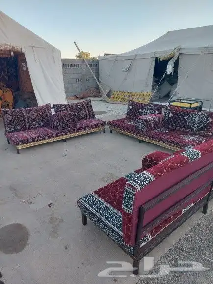 طاولات وكراسي 0