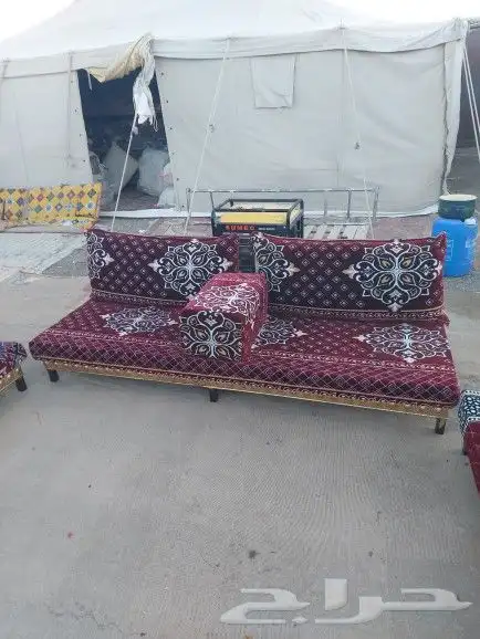 طاولات وكراسي 13