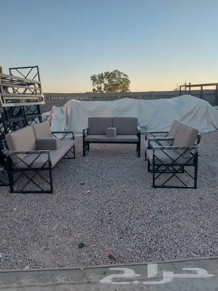 طاولات وكراسي 3