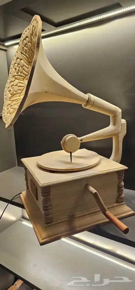 مجسم خشبي جرامافون 2