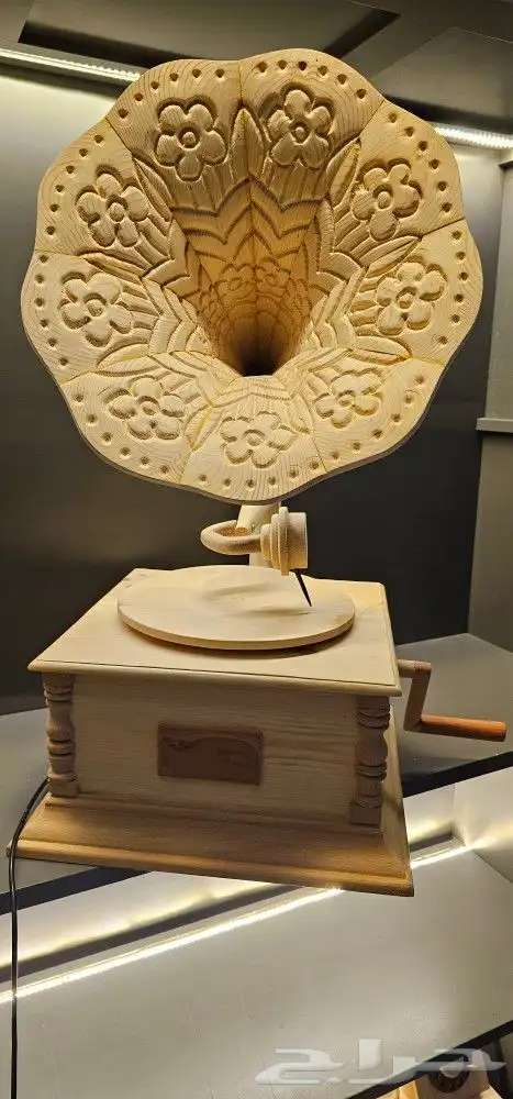 مجسم خشبي جرامافون 0