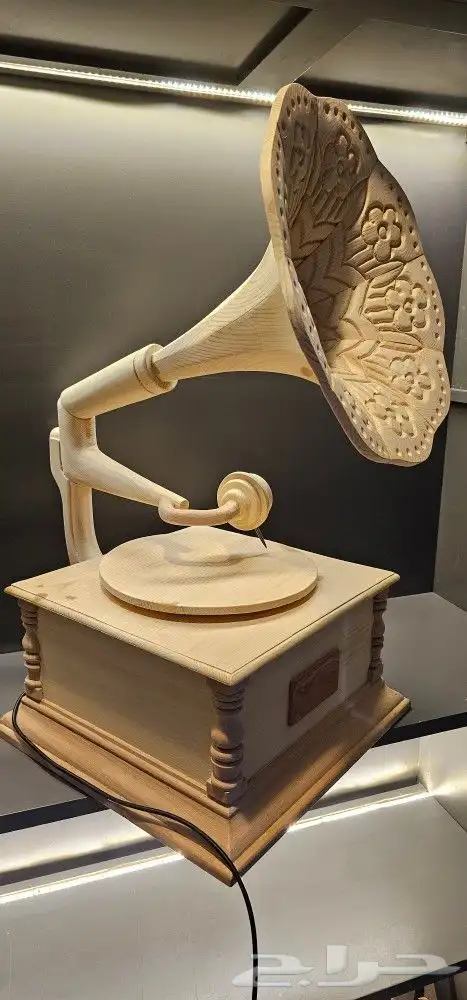 مجسم خشبي جرامافون 1