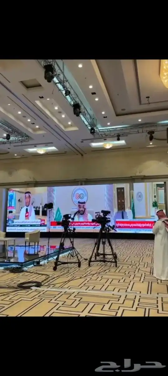 شاشات واضاءه وصوتيات واستيج للإيجار والبيع داخل وخارج الرياض 0