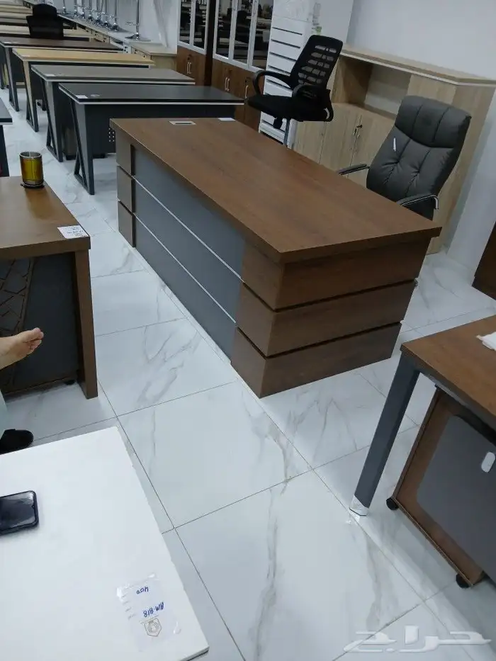 مكاتب جديده بأشكال والوان مختلفه 1