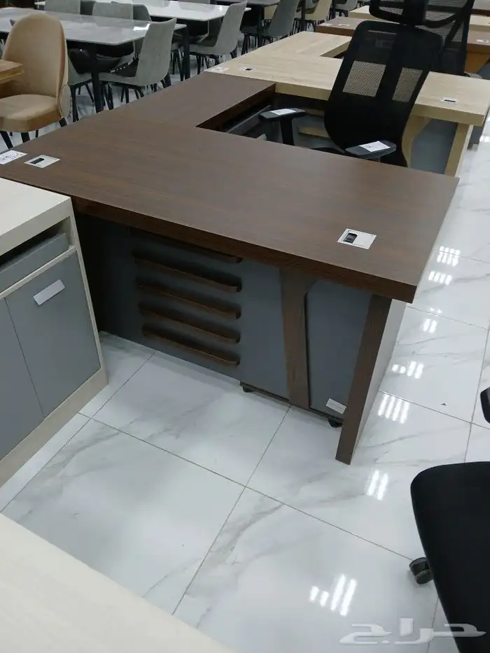 مكاتب جديده بأشكال والوان مختلفه 3