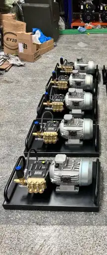 لبيع جميع انواع العدد والمعدات 31