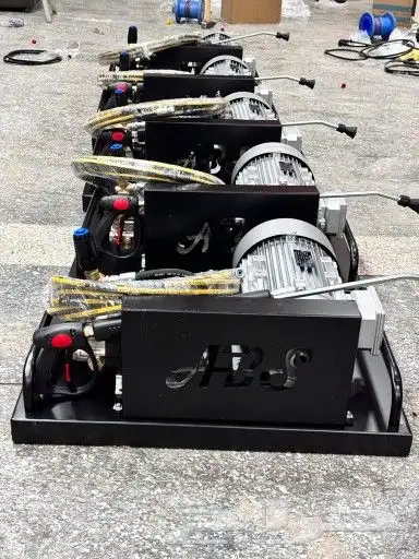 لبيع جميع انواع العدد والمعدات 6