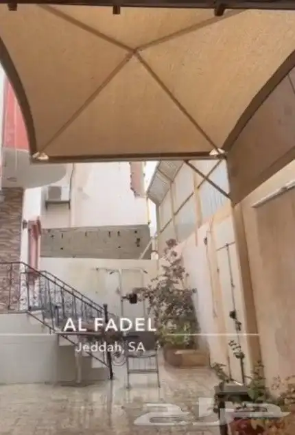 عدد 2 مظلات سيارات نظيفة واحده مقاس 3x6 والثانيه 3x5 0