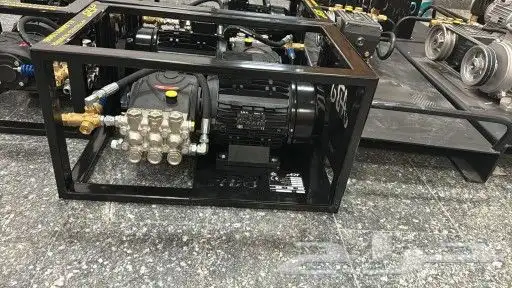 لبيع جميع انواع العدد والمعدات 32