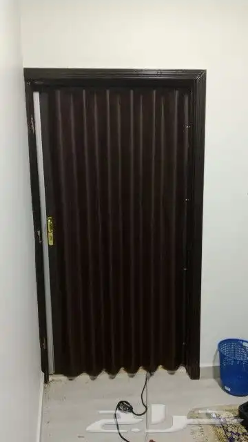 باب سحب . باب بلاستيك . باب جلد . باب خشب . باب سحاب 6