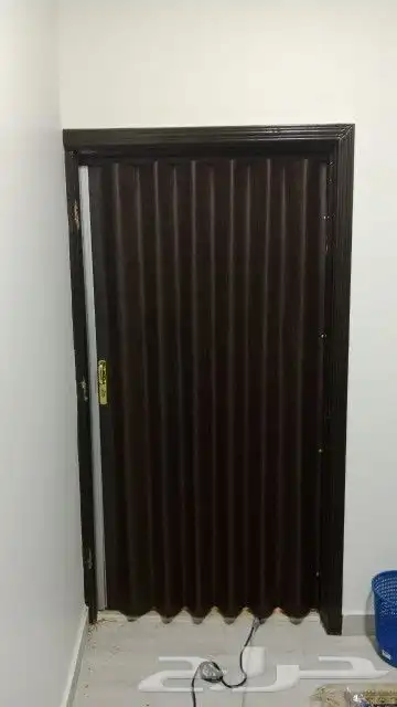 باب سحب . باب بلاستيك . باب جلد . باب خشب . باب سحاب 5