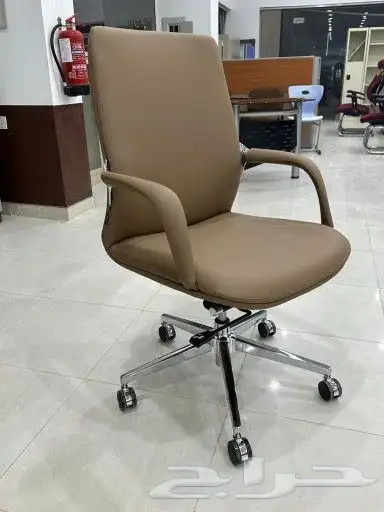 اثاث مكتبي طاولات اجتماع وكراسي بالرياض 8