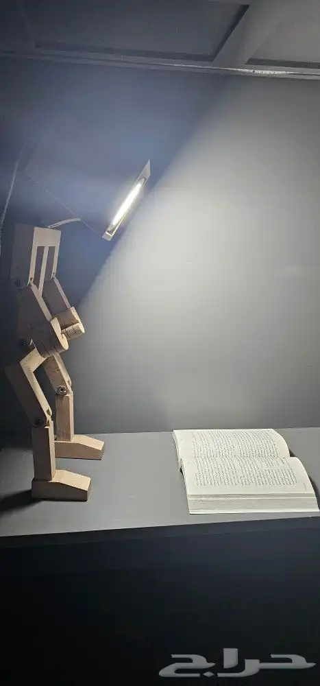 مجسم ربورت خشبي مضئ 1