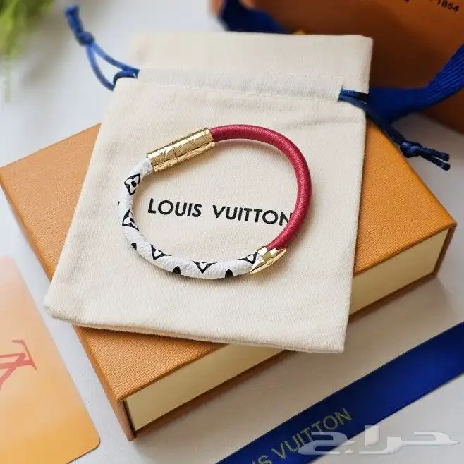 اساور لويس فيتون مع الملحقات 9