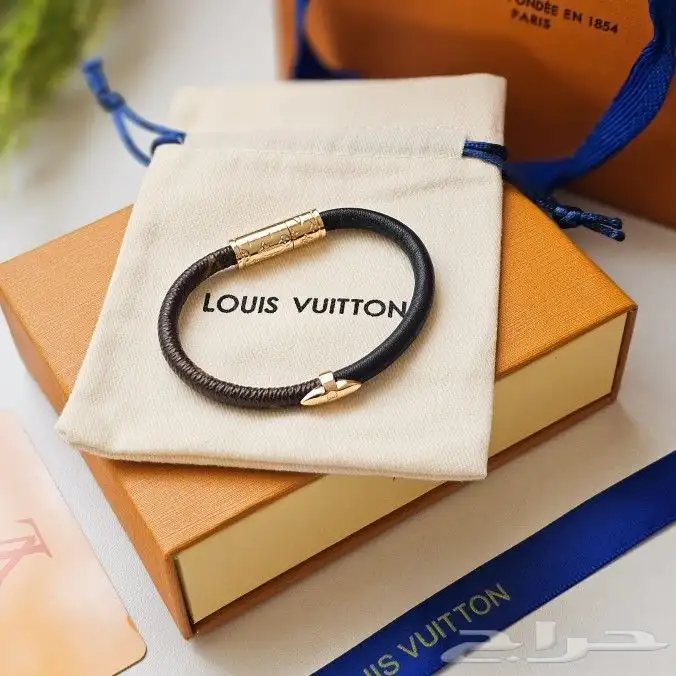 اساور لويس فيتون مع الملحقات 21
