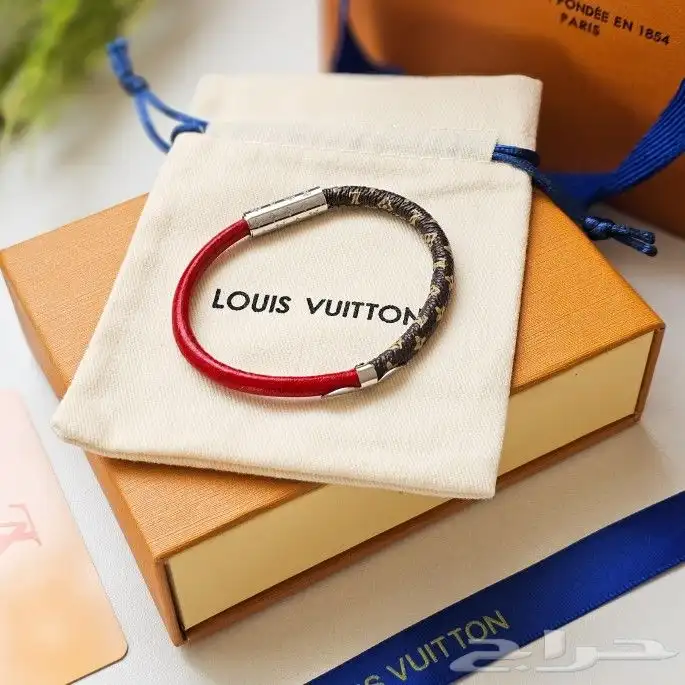 اساور لويس فيتون مع الملحقات 20