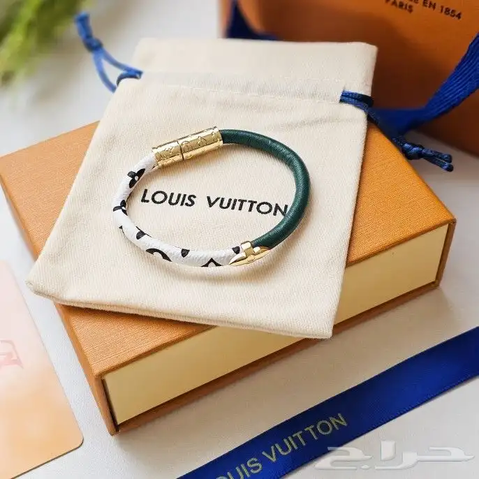 اساور لويس فيتون مع الملحقات 15
