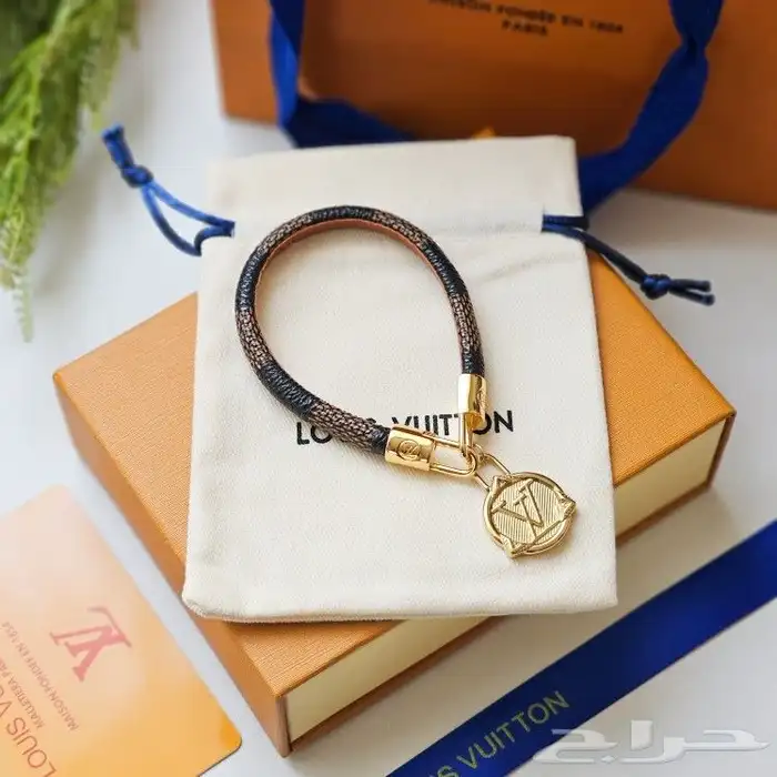 اساور لويس فيتون مع الملحقات 3