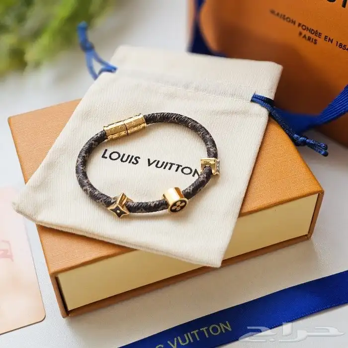 اساور لويس فيتون مع الملحقات 19