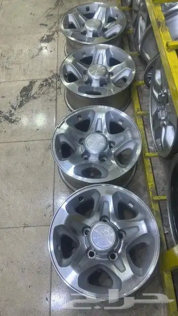 جنوط رف رف اصلي وكاله مستعمل شبه جديد 5 جنوط ملمعه 1