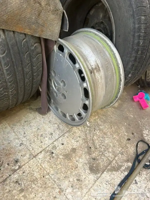 اغراض مرسيدس 560 2