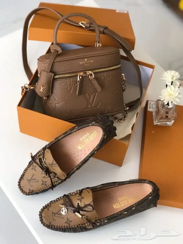 طقم شوز وشنطة لويس فيتون 33