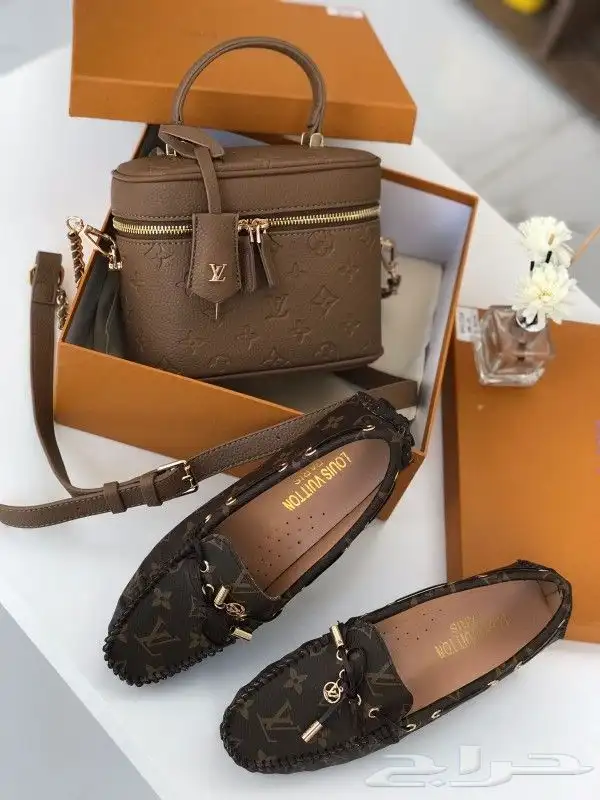 طقم شوز وشنطة لويس فيتون 38
