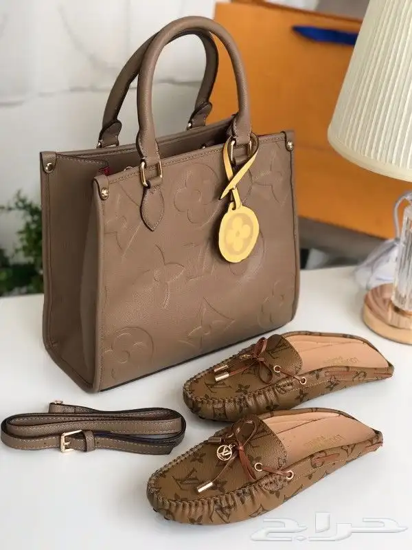 طقم شوز وشنطة لويس فيتون 39