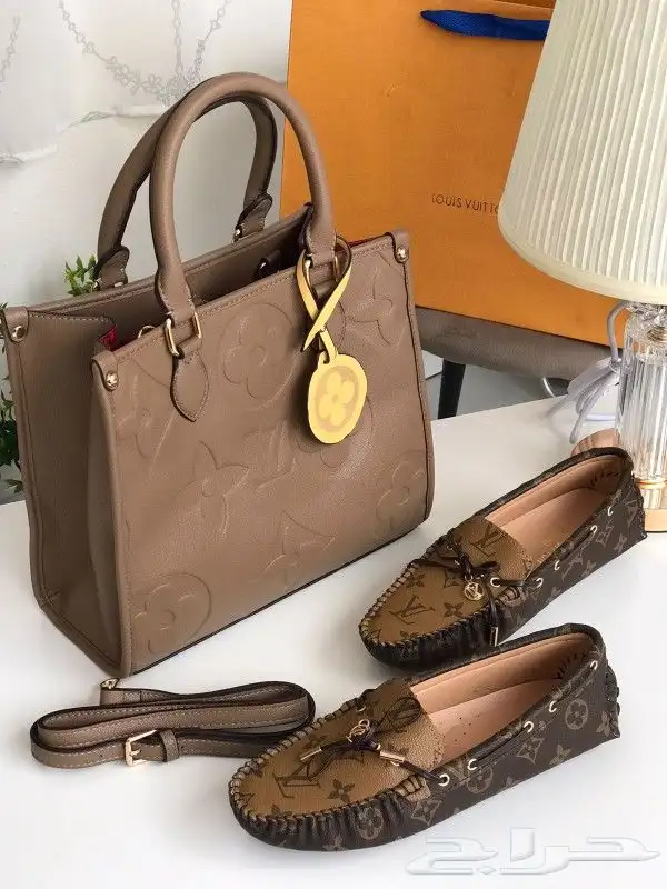طقم شوز وشنطة لويس فيتون 26