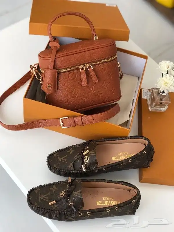طقم شوز وشنطة لويس فيتون 40