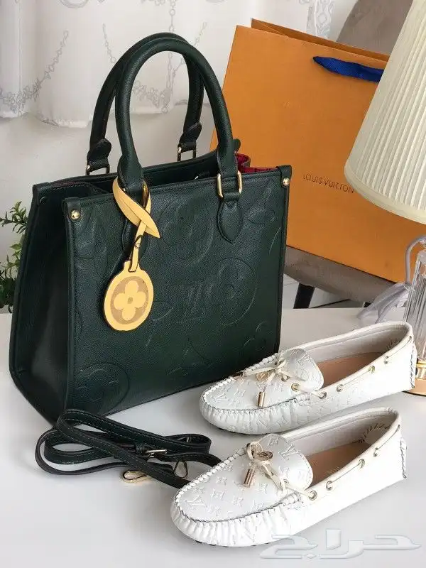 طقم شوز وشنطة لويس فيتون 23
