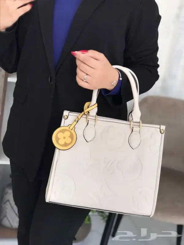 طقم شوز وشنطة لويس فيتون 44